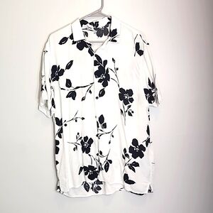 Hollister button-down short sleeve shirt